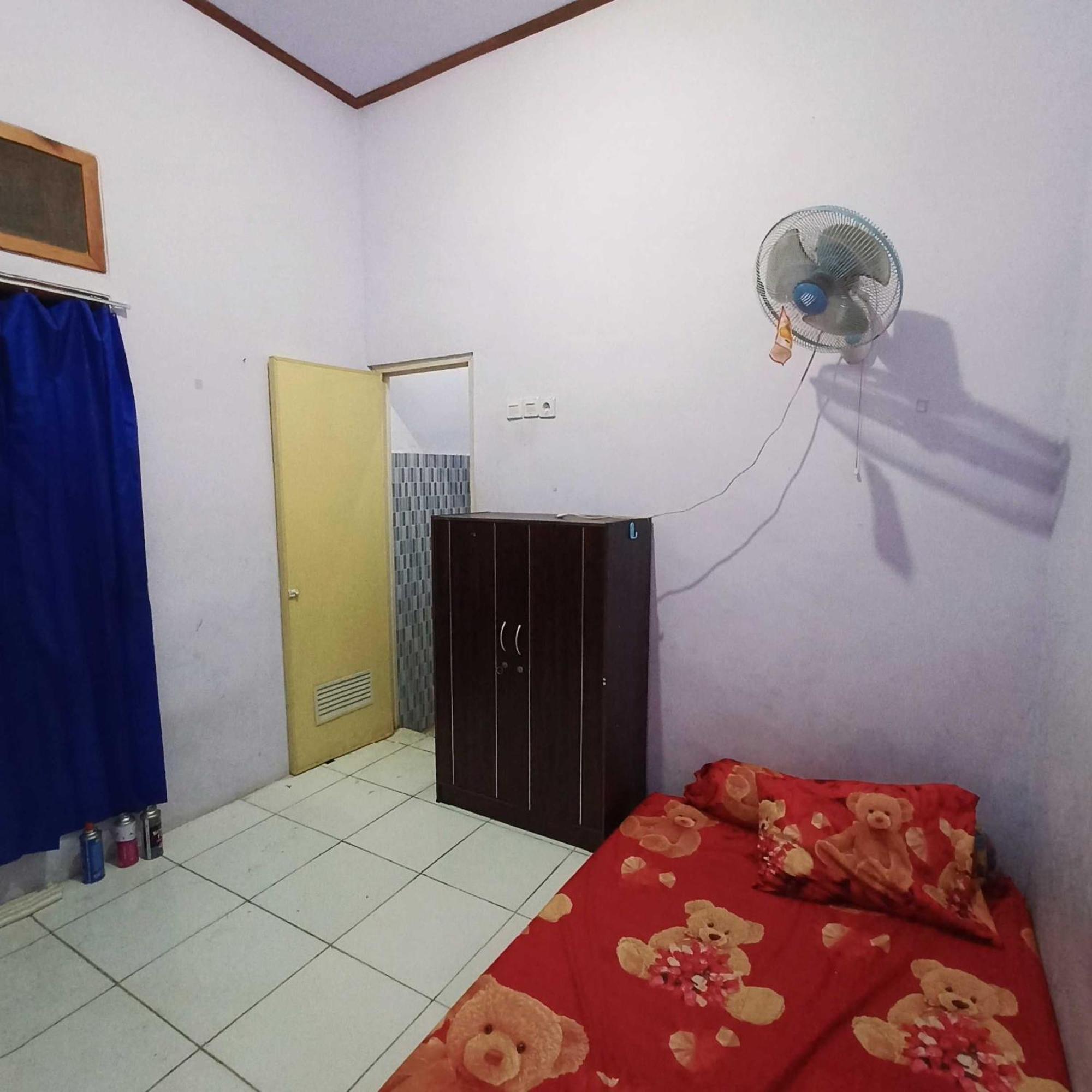 Mentari Kost Bed & Breakfast Banyuwangi  Exterior photo